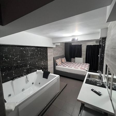 Jacuzzi Suites 2 Thessaloniki Exterior photo