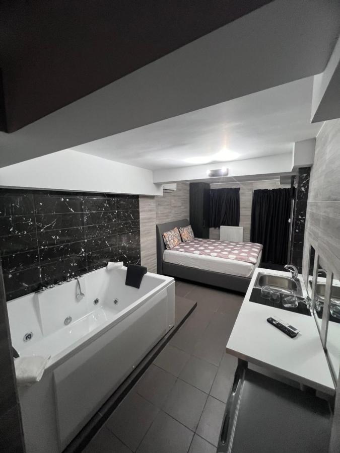 Jacuzzi Suites 2 Thessaloniki Exterior photo